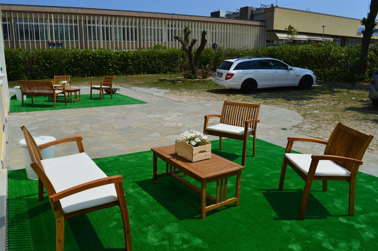 Residenza Villa Margherita Римини Екстериор снимка