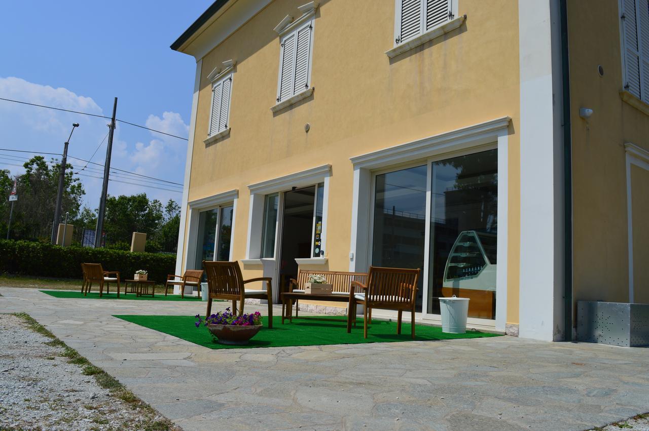 Residenza Villa Margherita Римини Екстериор снимка