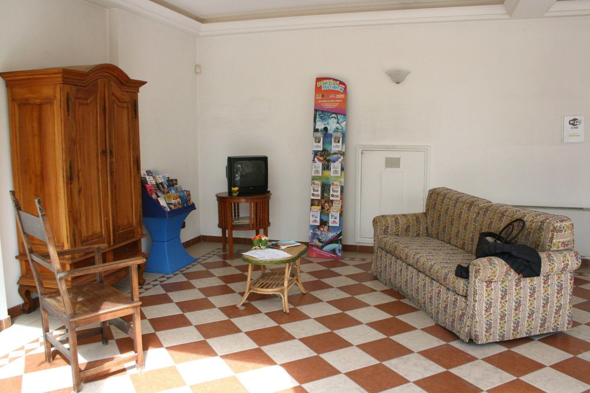 Residenza Villa Margherita Римини Екстериор снимка